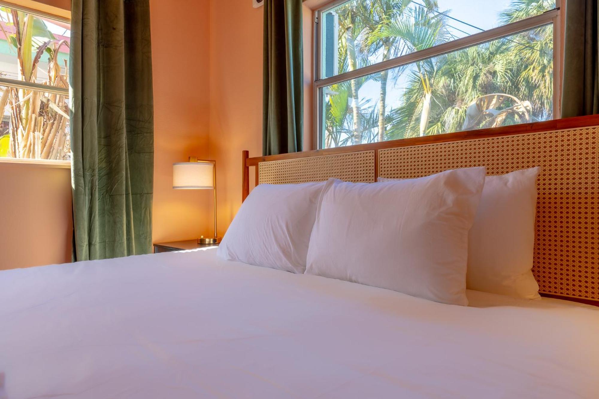 Monaco Vacation Rentals شاطئ كليرووتر المظهر الخارجي الصورة