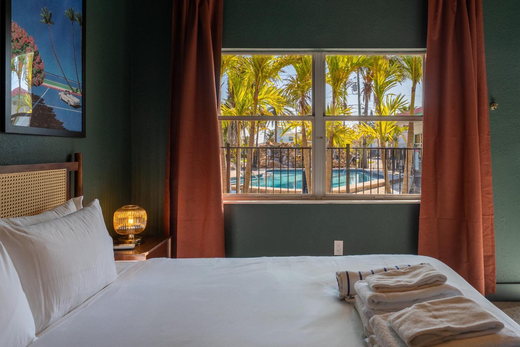 Monaco Vacation Rentals شاطئ كليرووتر المظهر الخارجي الصورة