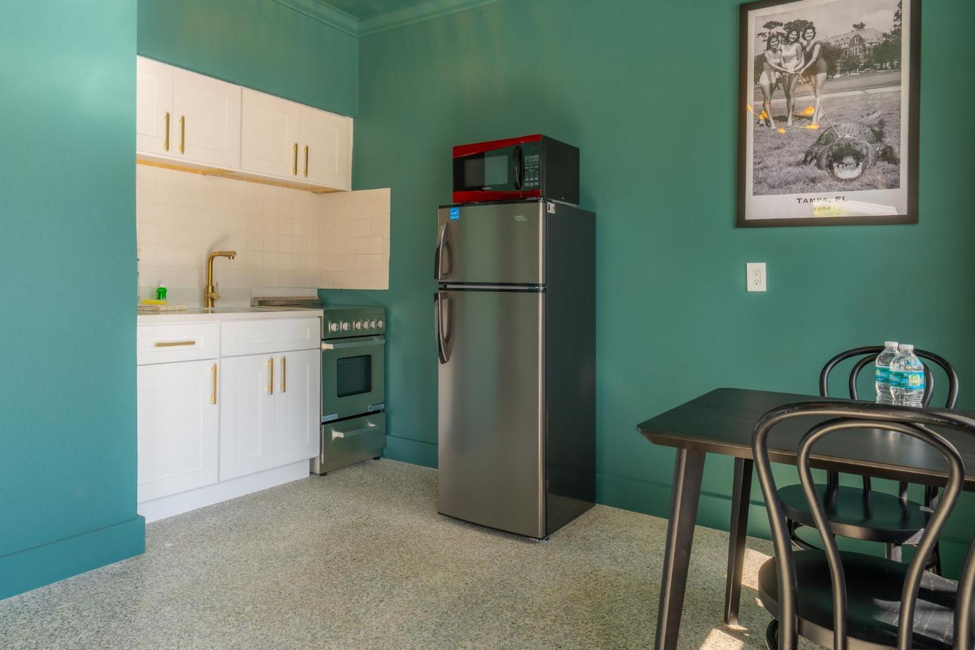 Monaco Vacation Rentals شاطئ كليرووتر المظهر الخارجي الصورة