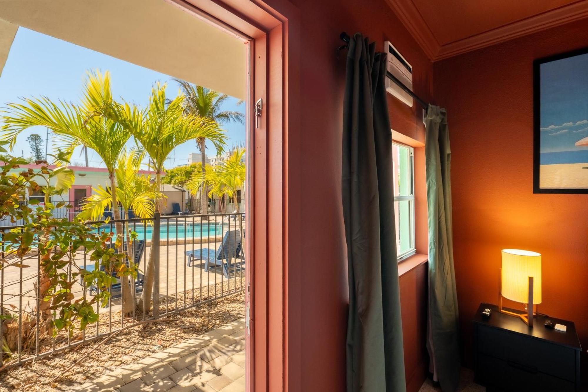 Monaco Vacation Rentals شاطئ كليرووتر المظهر الخارجي الصورة
